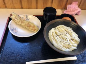 四国の香川県の名物「釜バターうどん」