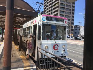 電車広告、中国地方、岡山電気軌道（おかでん）、車体広告、ラッピング電車