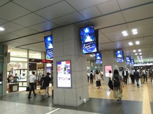 駅広告、東海地方、JR東海、名古屋駅、駅ビジョン（デジタルサイネージ）、名古屋駅桜通口デジタルフラッグ